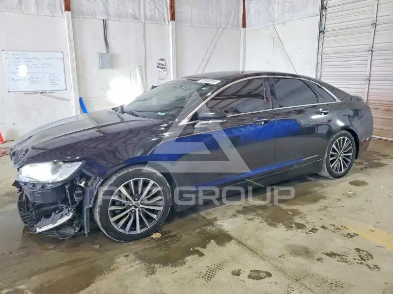 2020 Lincoln MKZ photo