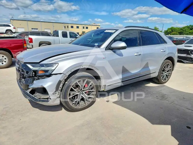 2020 Audi Q8 photo