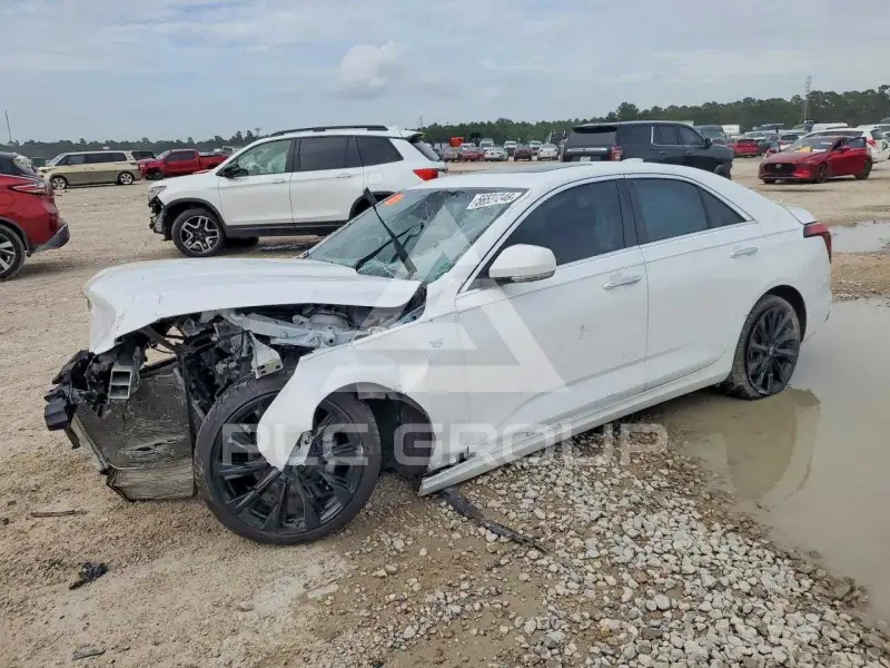 2020 Cadillac CT4 photo