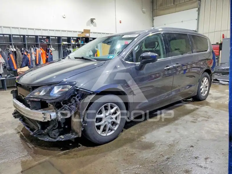 2020 Chrysler VOYAGER photo