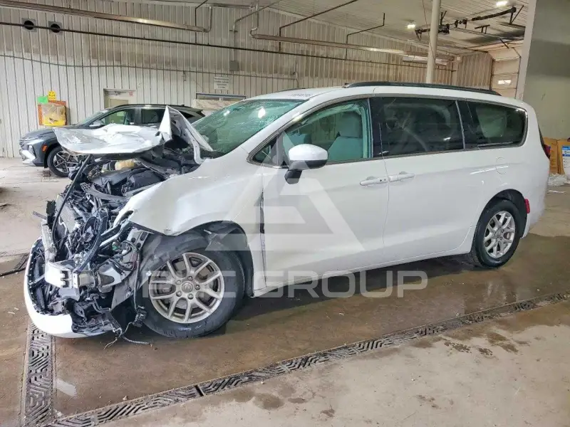 2020 Chrysler VOYAGER фото