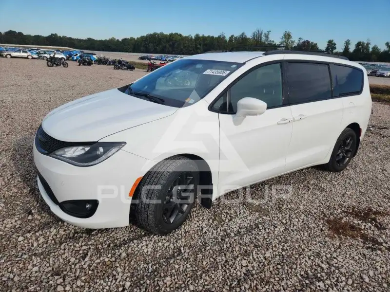 2020 Chrysler PACIFICA photo