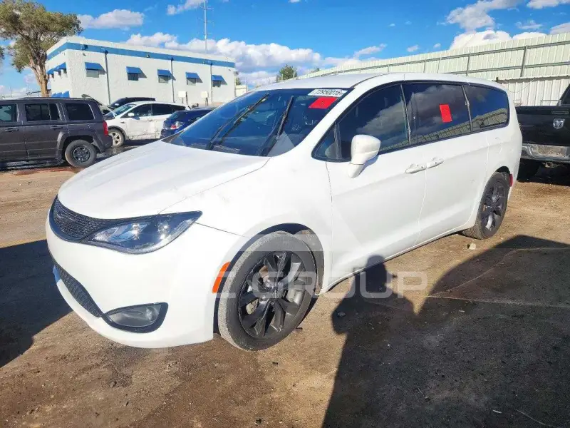 2020 Chrysler PACIFICA photo