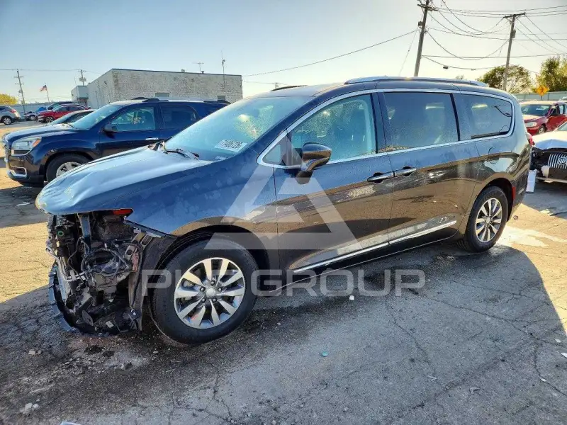 2020 Chrysler PACIFICA photo