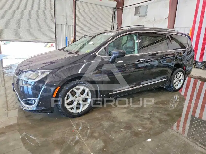 2020 Chrysler PACIFICA photo