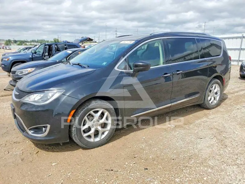 2020 Chrysler PACIFICA photo