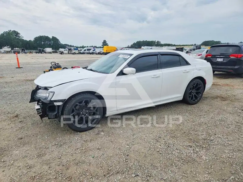 2020 Chrysler 300 photo