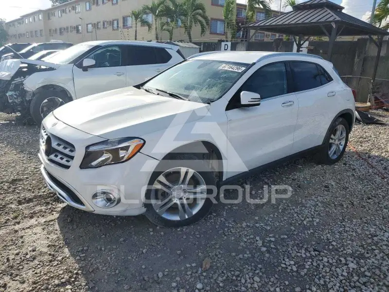2020 Mercedes Benz GLA-Class фото