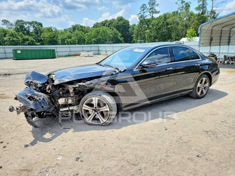 2020 Mercedes Benz E-Class фото