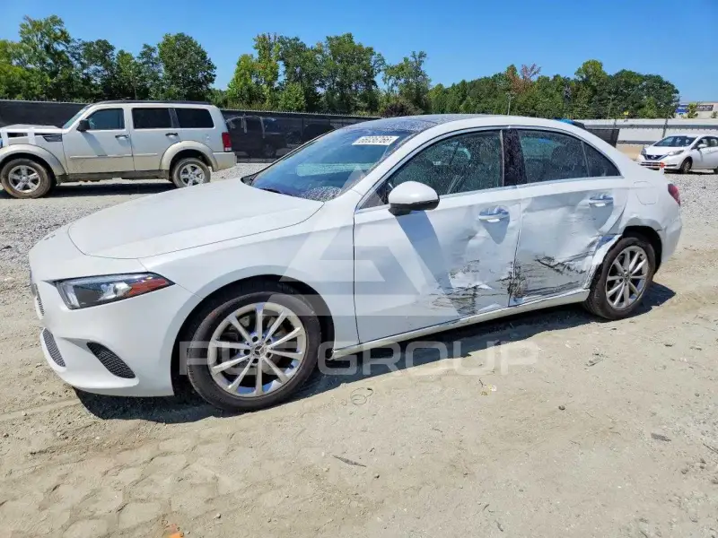 2020 Mercedes Benz A фото