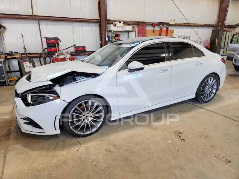 2020 Mercedes Benz A фото