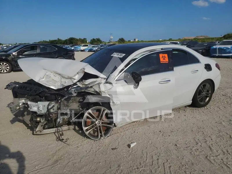 2020 Mercedes Benz A фото