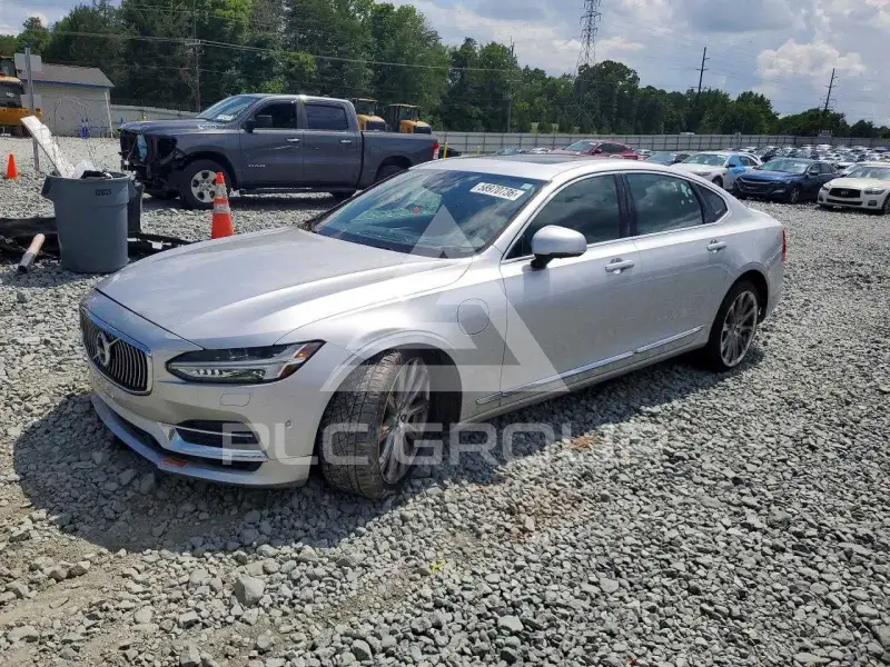 2020 Volvo S90 photo