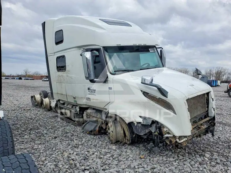 2020 Volvo VNL фото