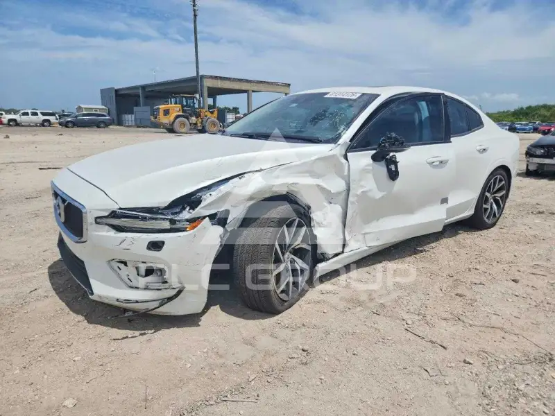 2020 Volvo S60 photo