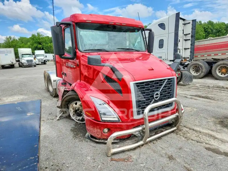 2020 Volvo VNR photo