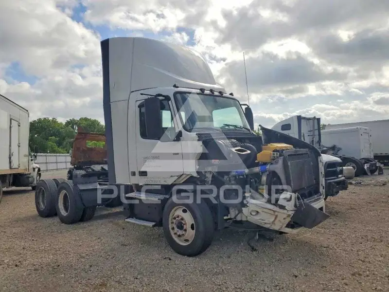 2020 Volvo VNR фото