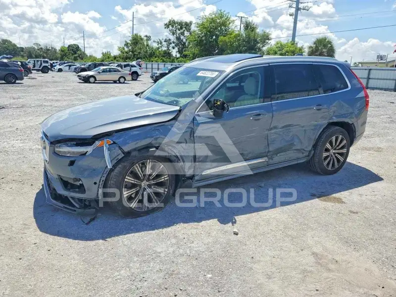 2020 Volvo XC90 photo