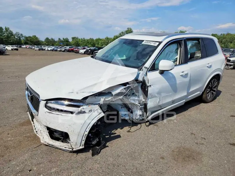 2020 Volvo XC90 photo