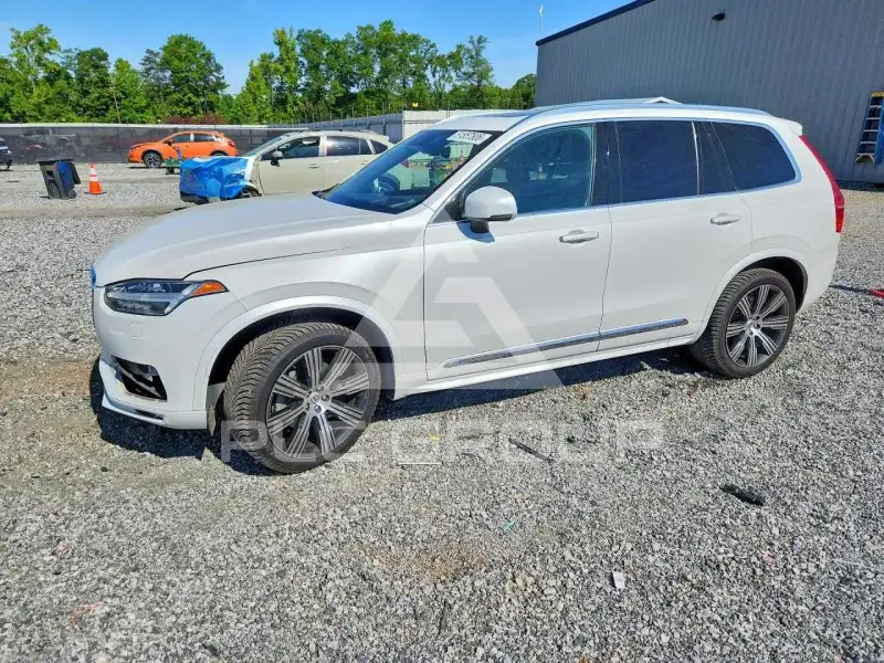 2020 Volvo XC90 photo
