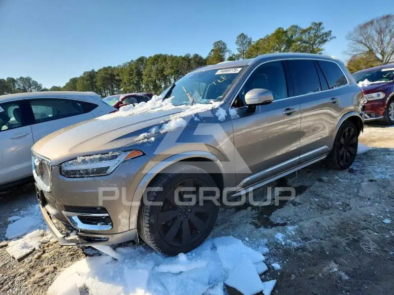 2020 Volvo XC90 photo