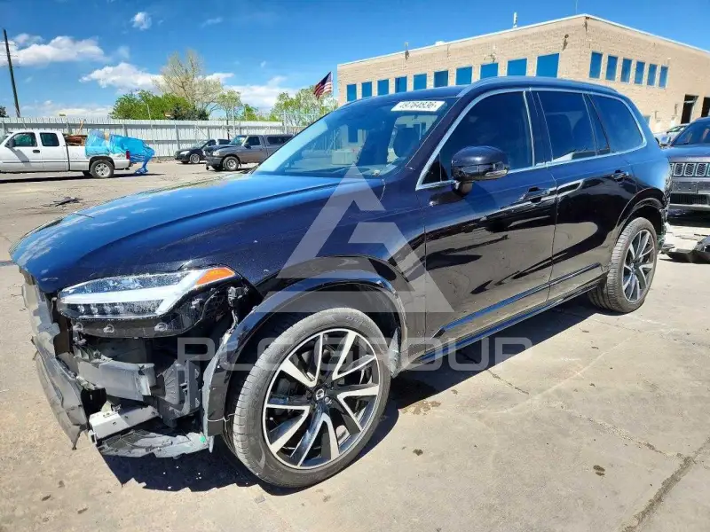 2020 Volvo XC90 photo