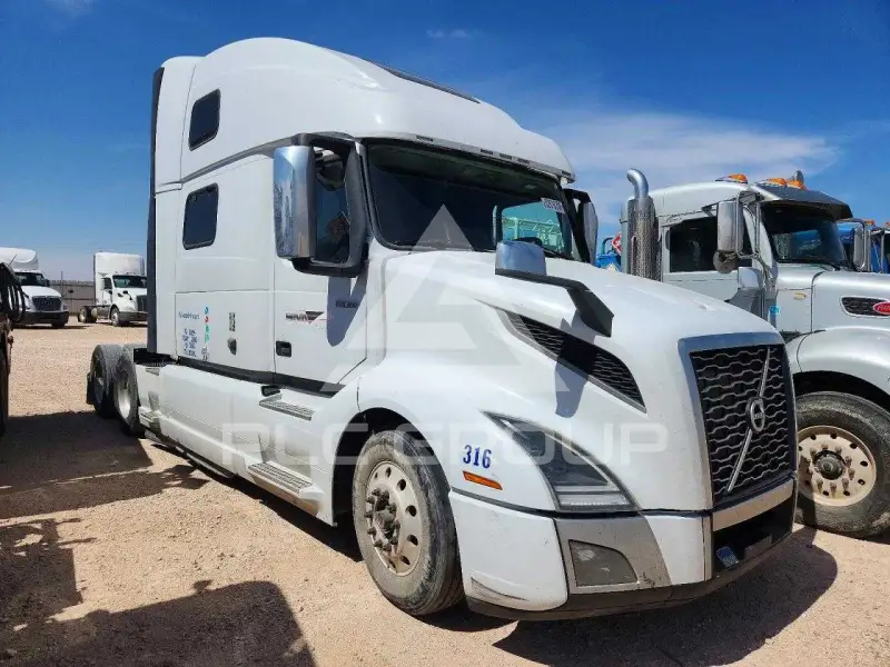 2020 Volvo VNL photo