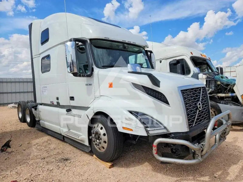 2020 Volvo VNL photo