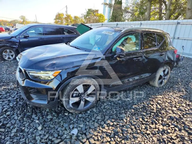 2020 Volvo XC40 фото