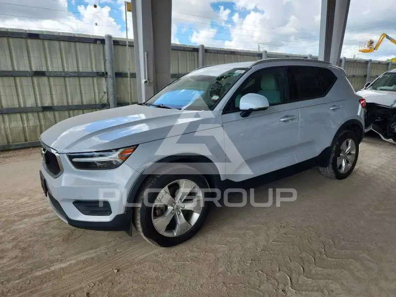 2020 Volvo XC40 фото