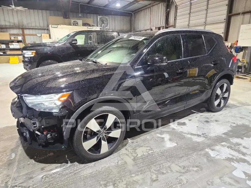 2020 Volvo XC40 фото