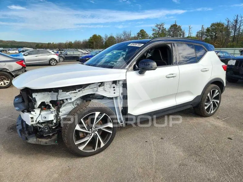 2020 Volvo XC40 фото