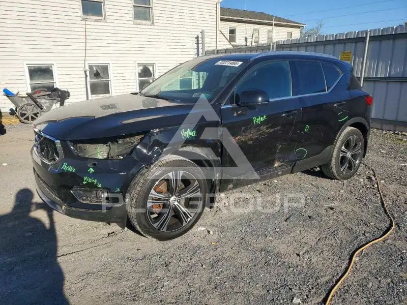 2020 Volvo XC40 фото