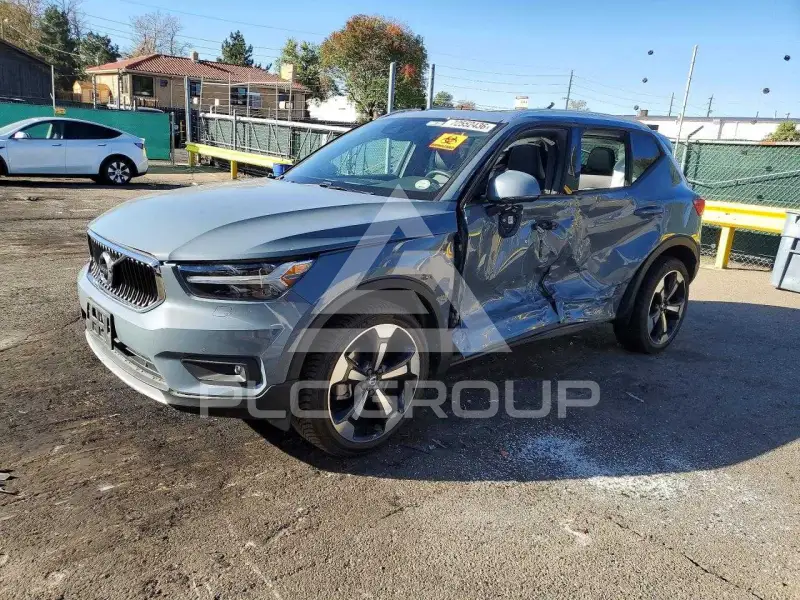 2020 Volvo XC40 фото