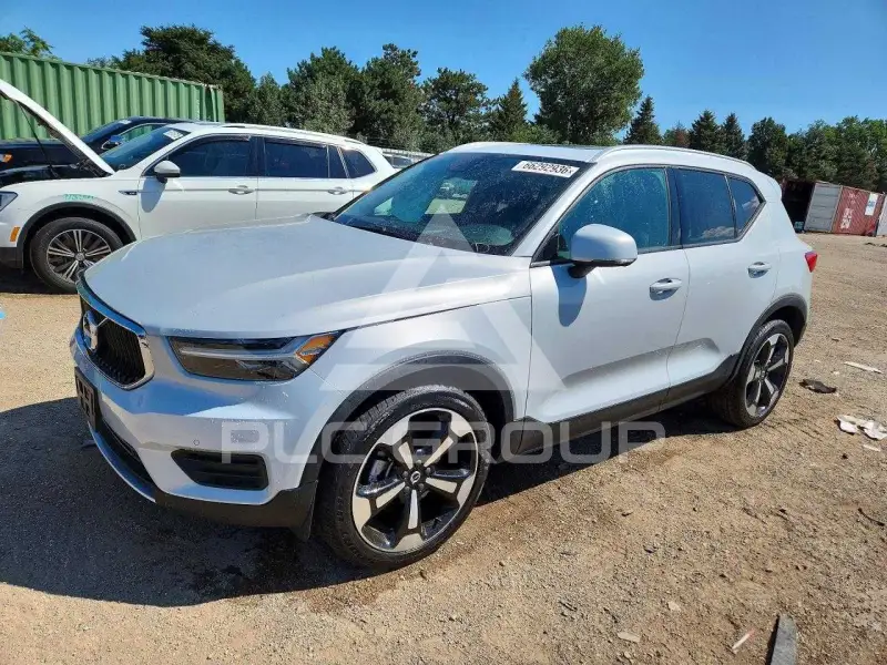 2020 Volvo XC40 фото