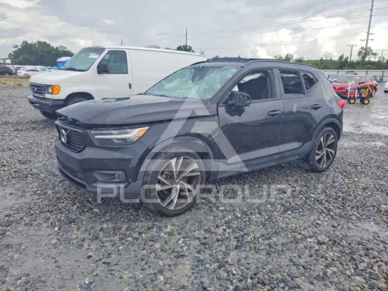 2020 Volvo XC40 фото