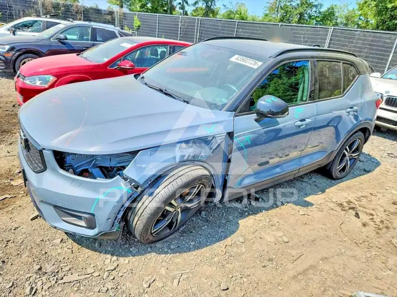 2020 Volvo XC40 фото