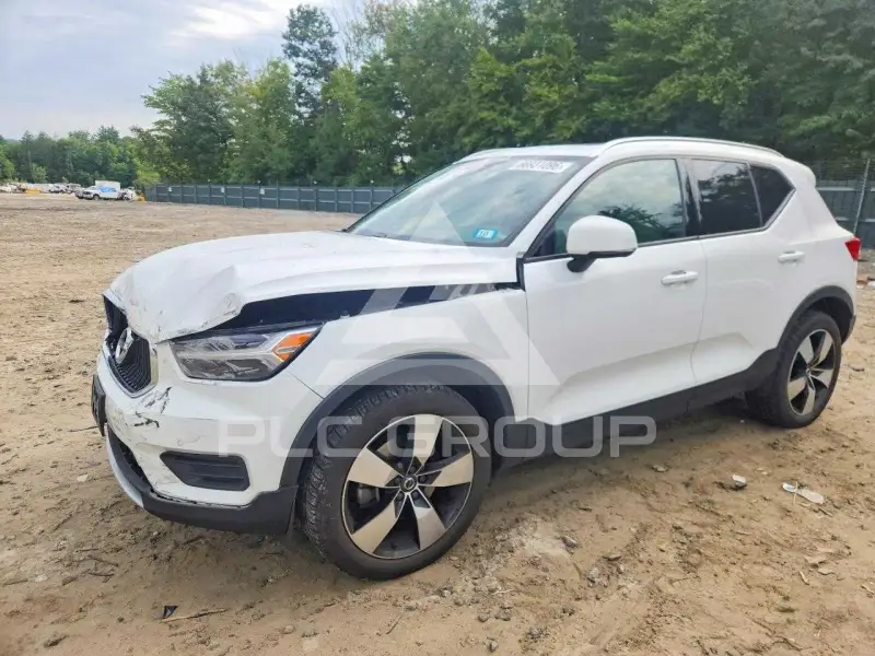 2020 Volvo XC40 фото