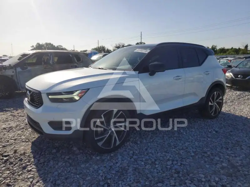 2020 Volvo XC40 фото