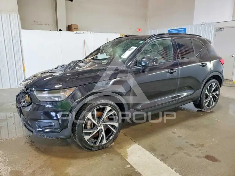 2020 Volvo XC40 фото