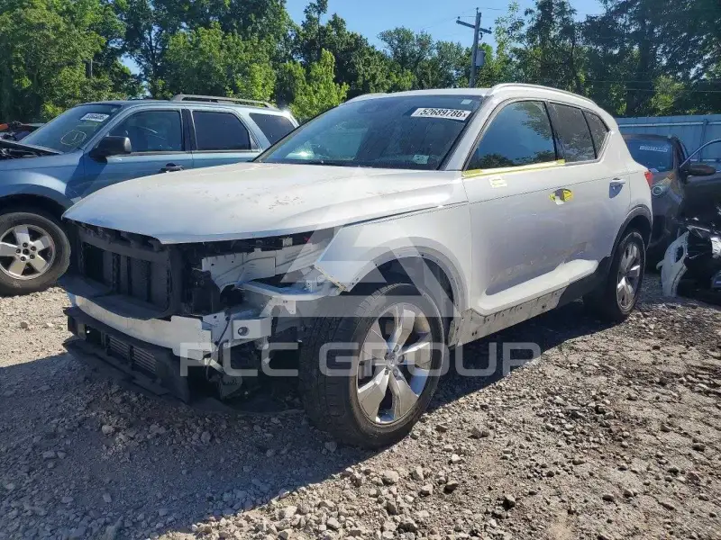 2020 Volvo XC40 фото