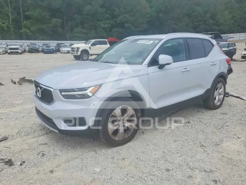 2020 Volvo XC40 фото
