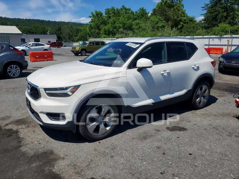 2020 Volvo XC40 photo