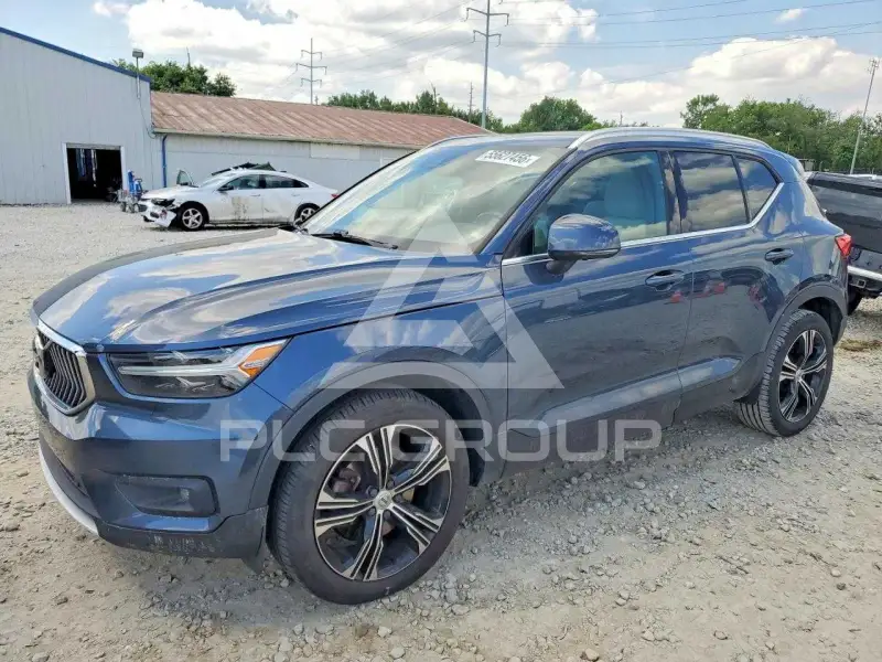2020 Volvo XC40 photo