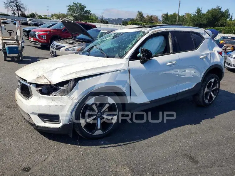 2020 Volvo XC40 фото