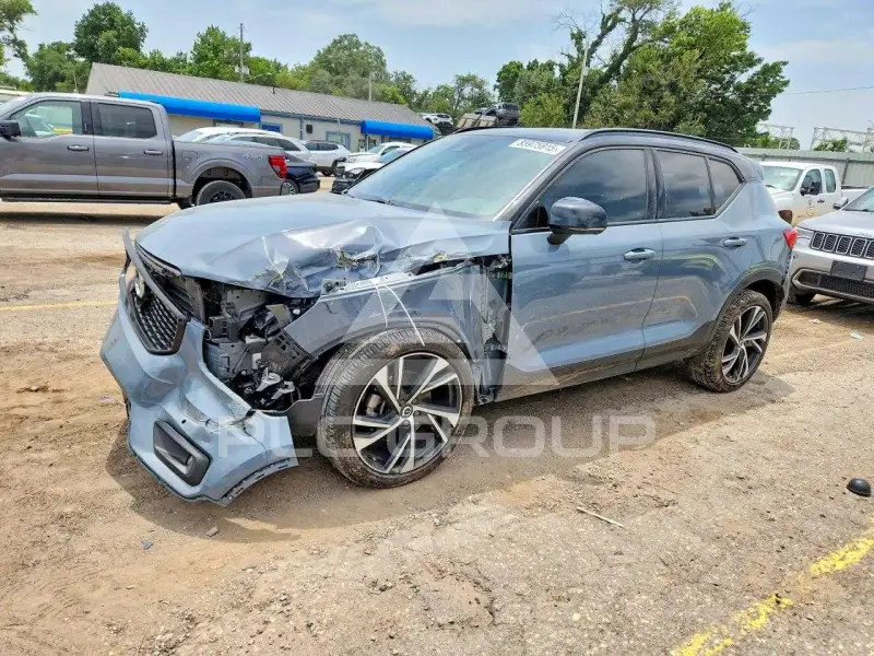 2020 Volvo XC40 photo