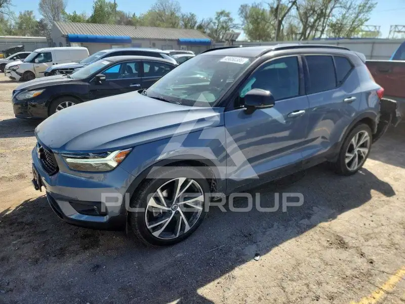 2020 Volvo XC40 photo