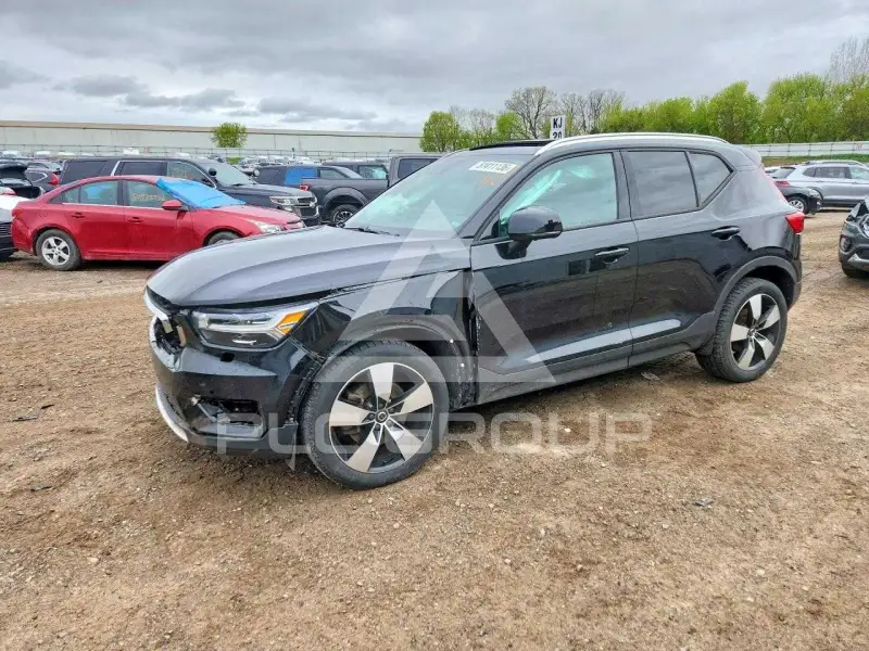 2020 Volvo XC40 фото