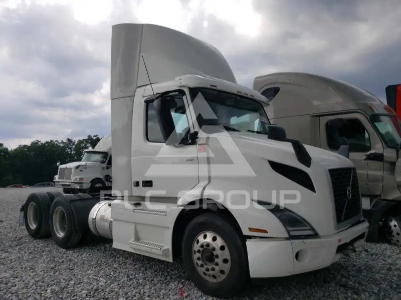 2020 Volvo VNR фото