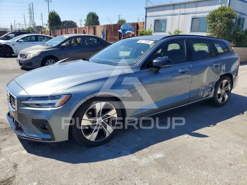 2020 Volvo V60 фото